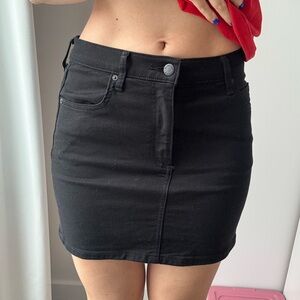 Aritzia Denim Forum Black Denim Mini Skirt - Classic Slim Fit